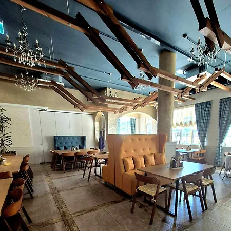 מלון Glamping Alliance פלובדיב